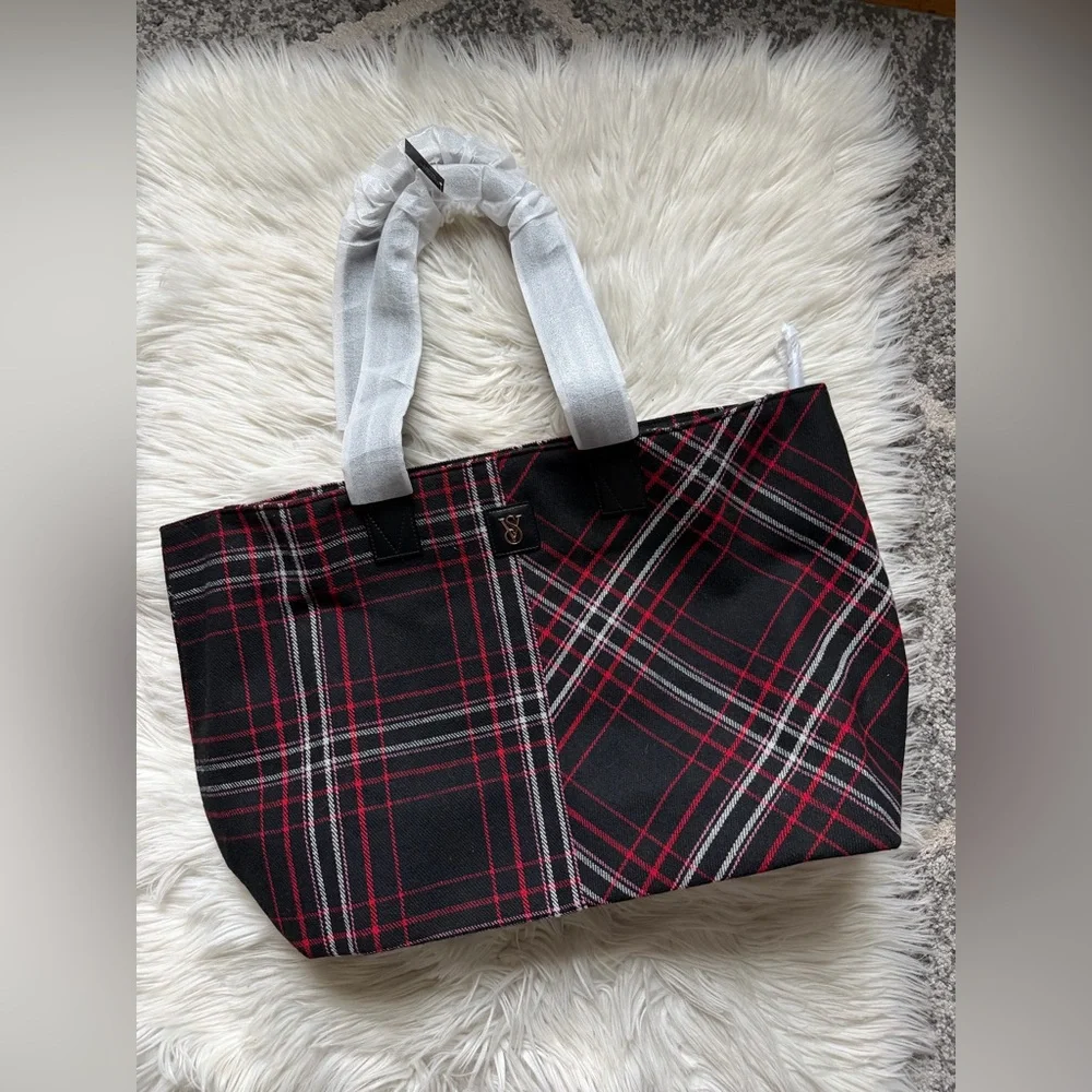 Victoria’s Secret plaid tote bag - Picture 2 of 10